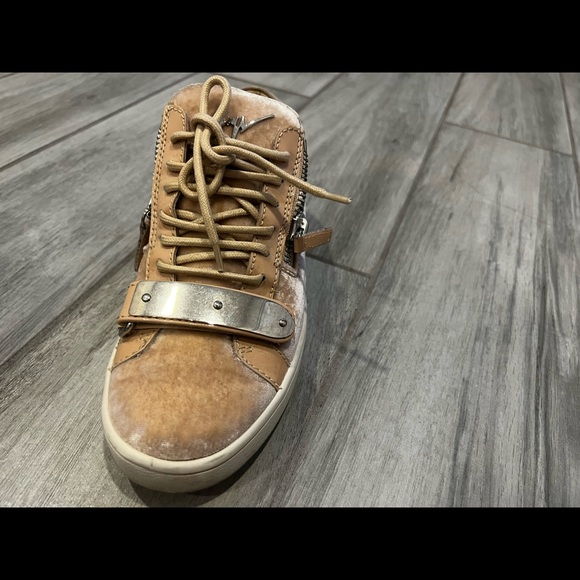 giuseppe zanotti - Picture 2 of 6